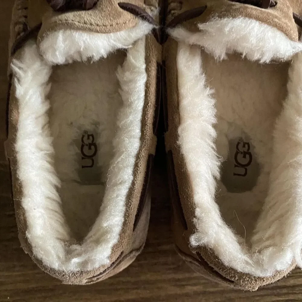 UGG Dakota Tan Sherpa Slippers Women's 5.5/Kids' 4